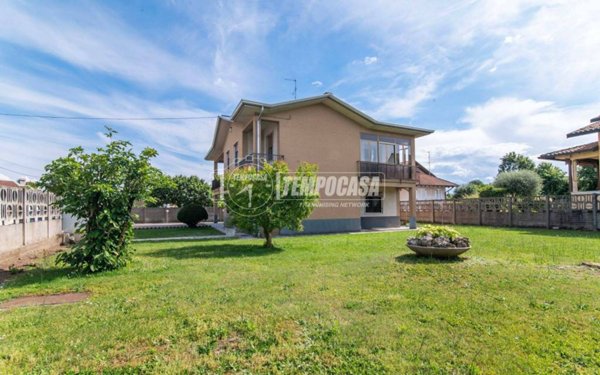 casa indipendente in vendita ad Olgiate Olona in zona Buon Gesù