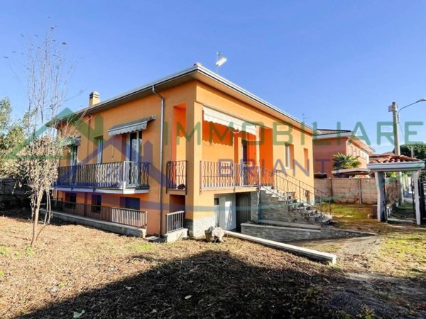 casa indipendente in vendita ad Olgiate Olona in zona Buon Gesù