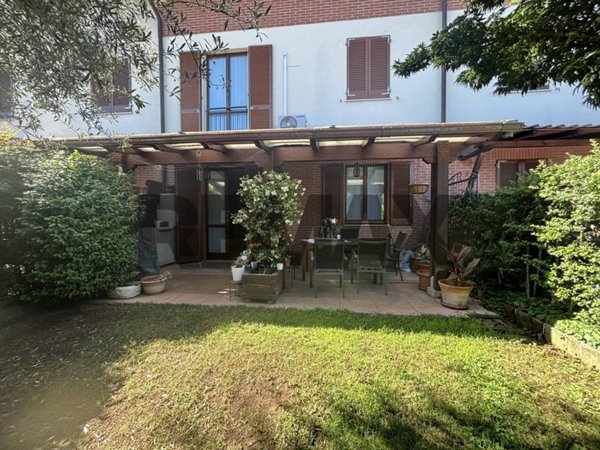 casa indipendente in vendita ad Olgiate Olona in zona Buon Gesù
