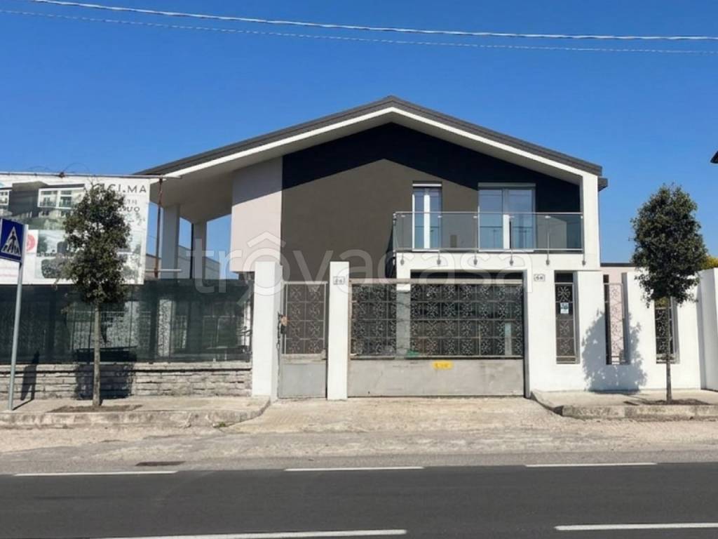 casa indipendente in vendita ad Olgiate Olona in zona Buon Gesù