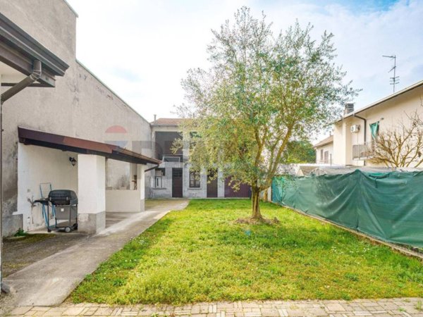 casa indipendente in vendita ad Olgiate Olona