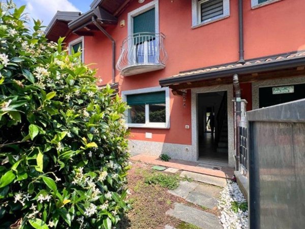 casa indipendente in vendita ad Olgiate Olona in zona Buon Gesù
