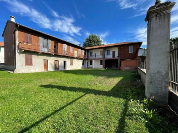 appartamento in vendita ad Olgiate Olona in zona Buon Gesù