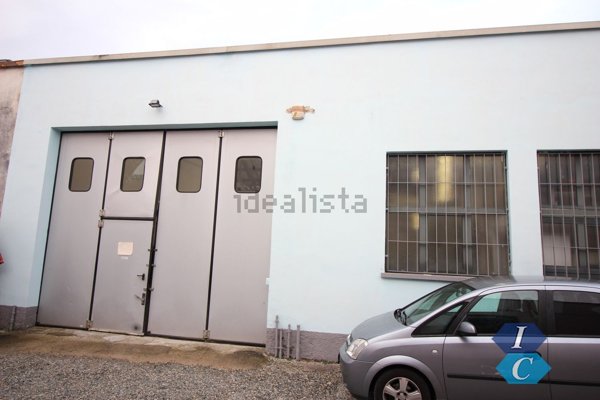 capannone in vendita ad Olgiate Olona in zona Buon Gesù