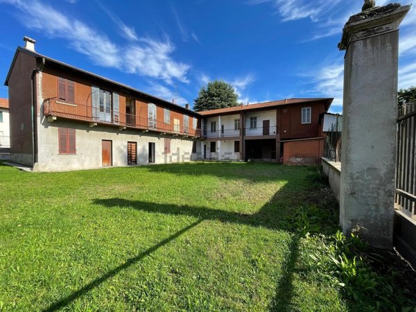 appartamento in vendita ad Olgiate Olona in zona Buon Gesù