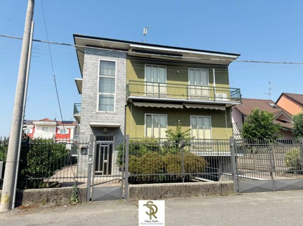 casa indipendente in vendita ad Olgiate Olona in zona Buon Gesù