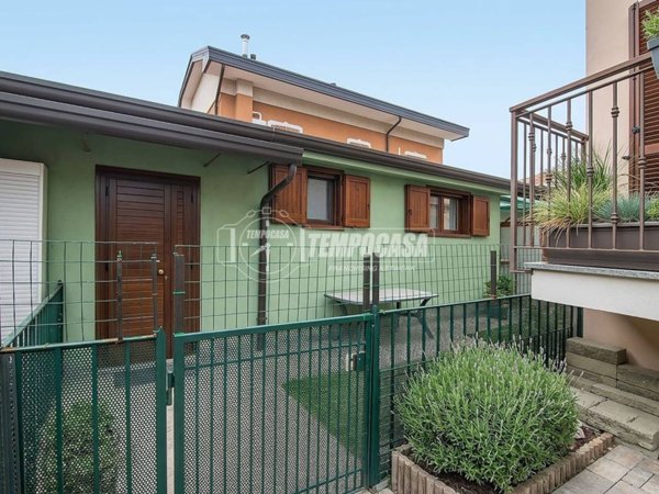 casa indipendente in vendita ad Olgiate Olona in zona Buon Gesù
