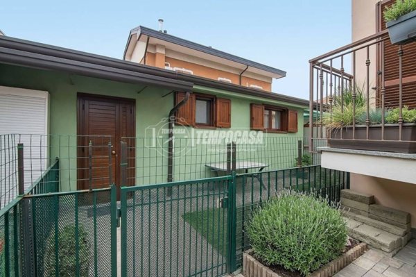 casa indipendente in vendita ad Olgiate Olona in zona Buon Gesù