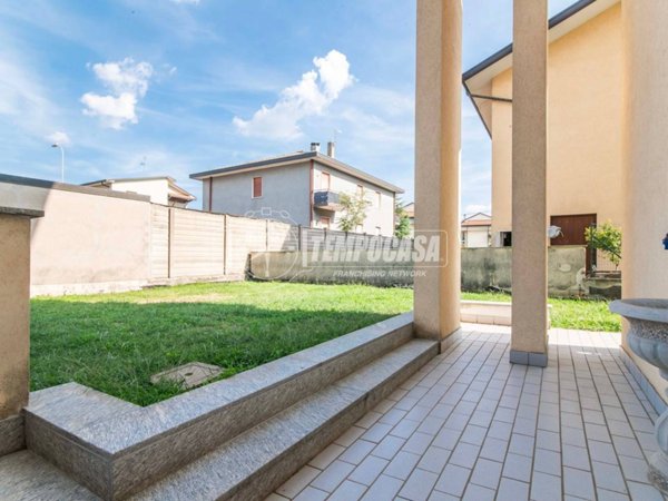 appartamento in vendita ad Olgiate Olona in zona Buon Gesù