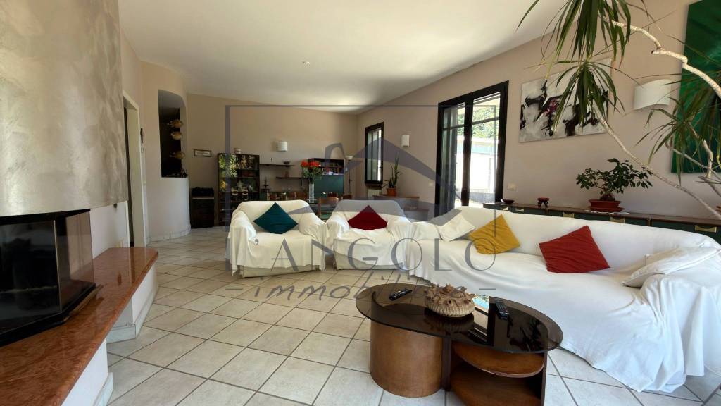 casa indipendente in vendita ad Olgiate Olona in zona Buon Gesù