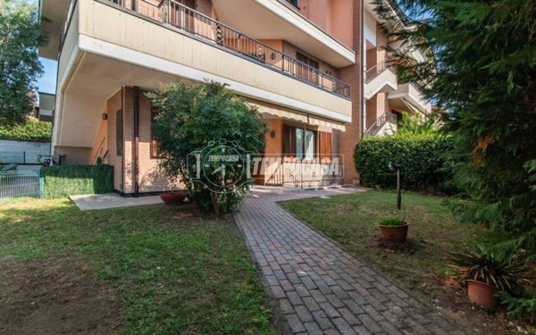 appartamento in vendita ad Olgiate Olona in zona Buon Gesù