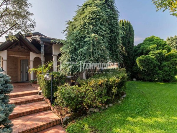 casa indipendente in vendita ad Olgiate Olona in zona Buon Gesù
