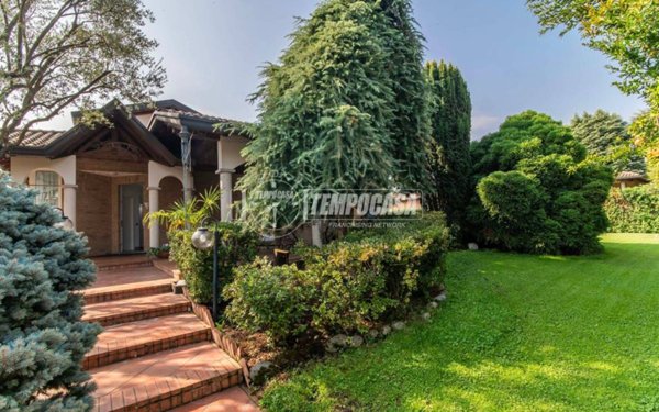 casa indipendente in vendita ad Olgiate Olona in zona Buon Gesù