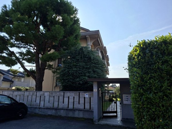 appartamento in vendita ad Olgiate Olona in zona Buon Gesù