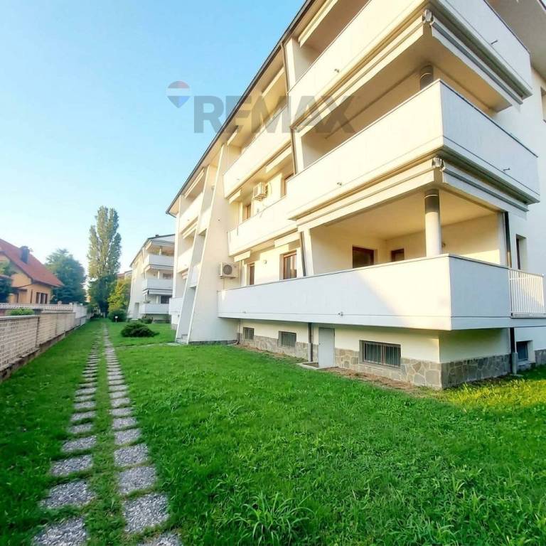 appartamento in vendita ad Olgiate Olona in zona Buon Gesù