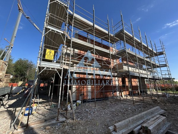 casa indipendente in vendita ad Olgiate Olona in zona Buon Gesù