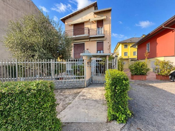 appartamento in vendita ad Olgiate Olona in zona Buon Gesù