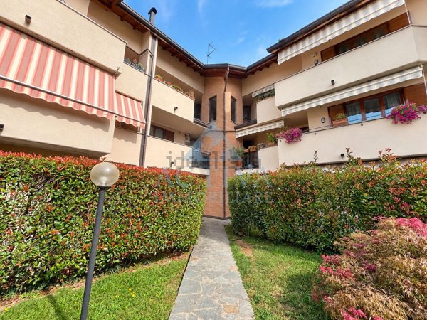 appartamento in vendita ad Olgiate Olona in zona Buon Gesù
