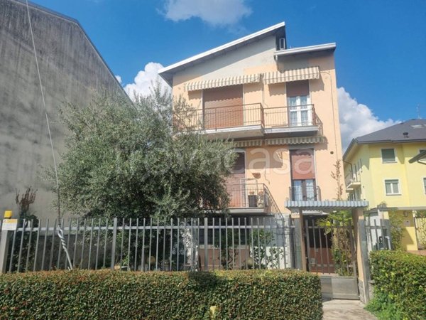 appartamento in vendita ad Olgiate Olona in zona Buon Gesù