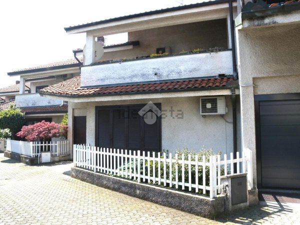 casa indipendente in vendita ad Origgio