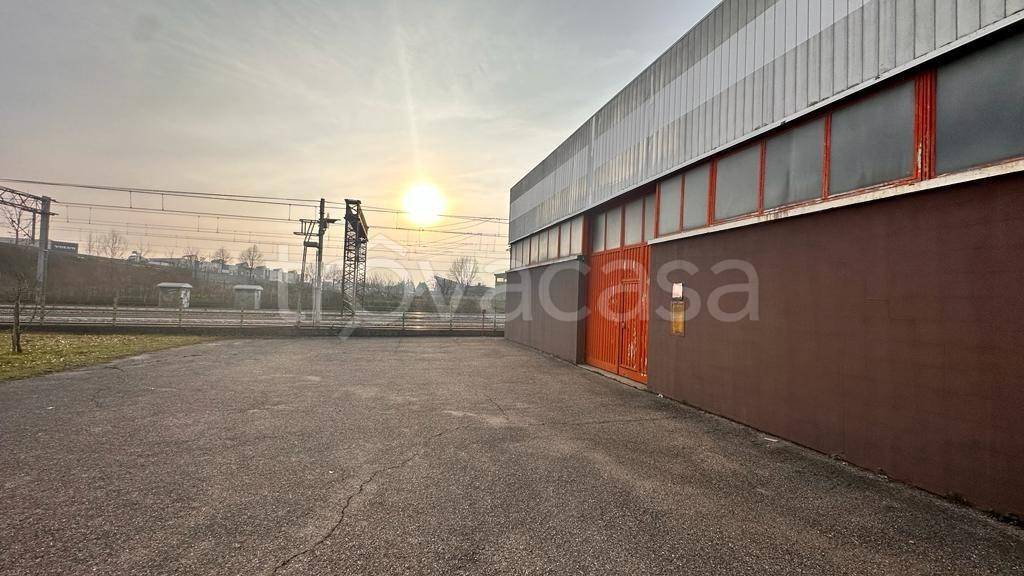 locale commerciale in vendita ad Origgio