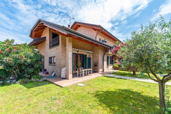 casa indipendente in vendita ad Origgio