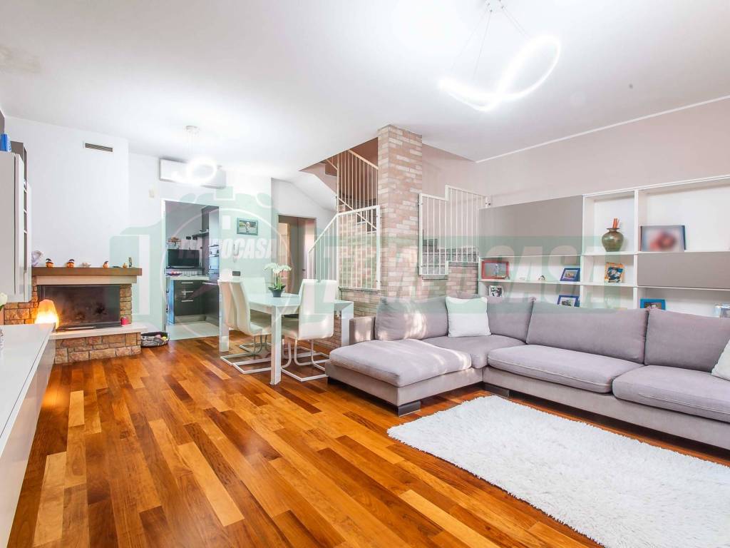 casa indipendente in vendita ad Origgio