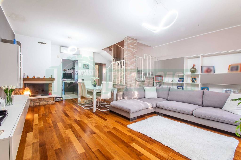 casa indipendente in vendita ad Origgio