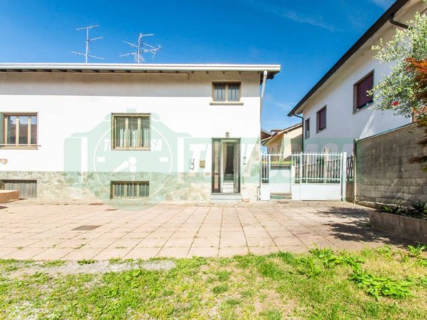 casa indipendente in vendita ad Origgio