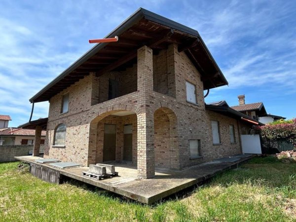 casa indipendente in vendita ad Origgio