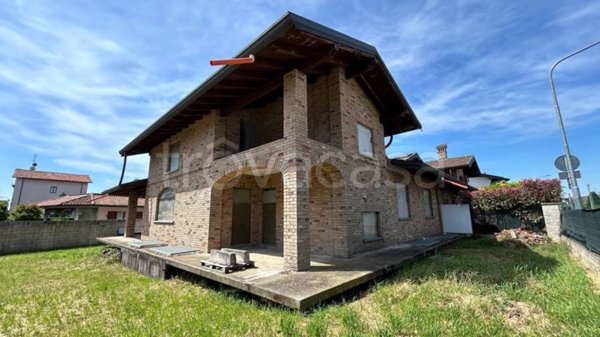 casa indipendente in vendita ad Origgio