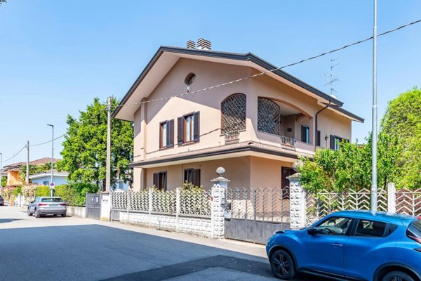 casa indipendente in vendita ad Origgio