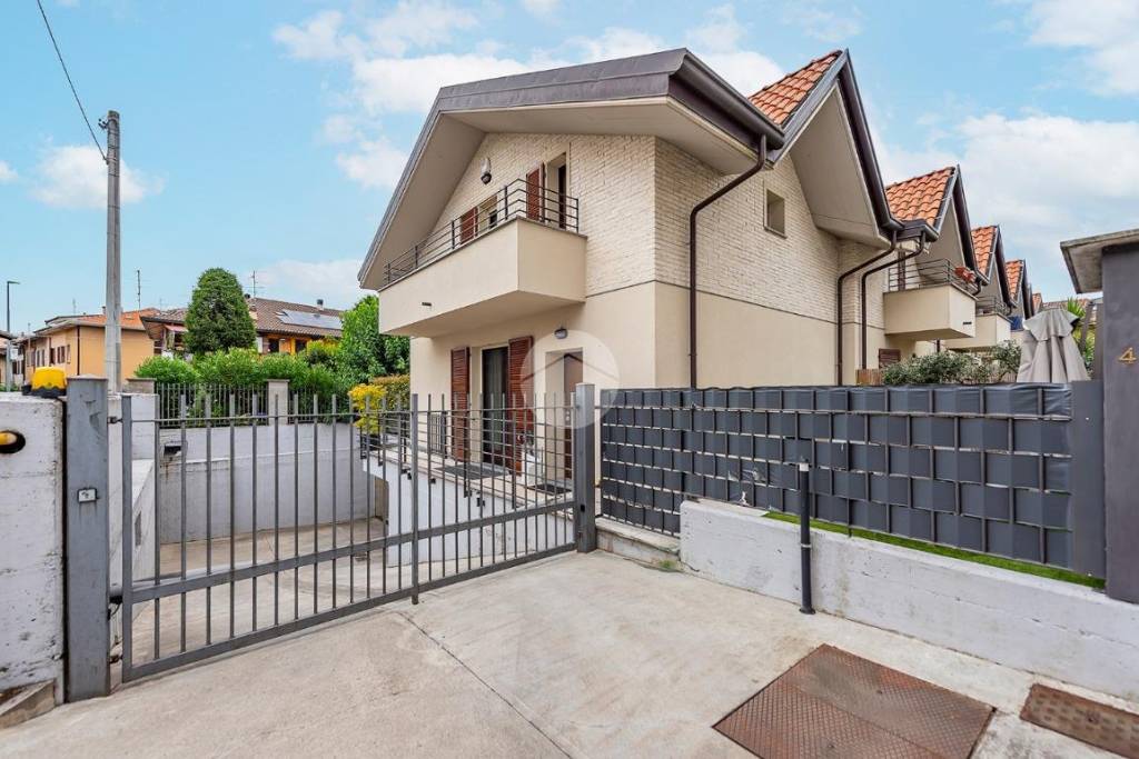 casa indipendente in vendita ad Origgio