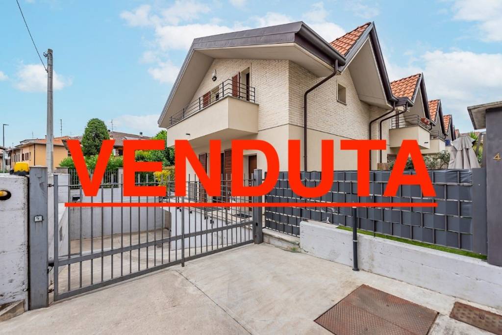 casa indipendente in vendita ad Origgio in zona Cascina Muschiona