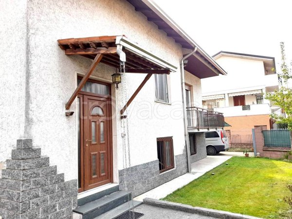 casa indipendente in vendita ad Origgio