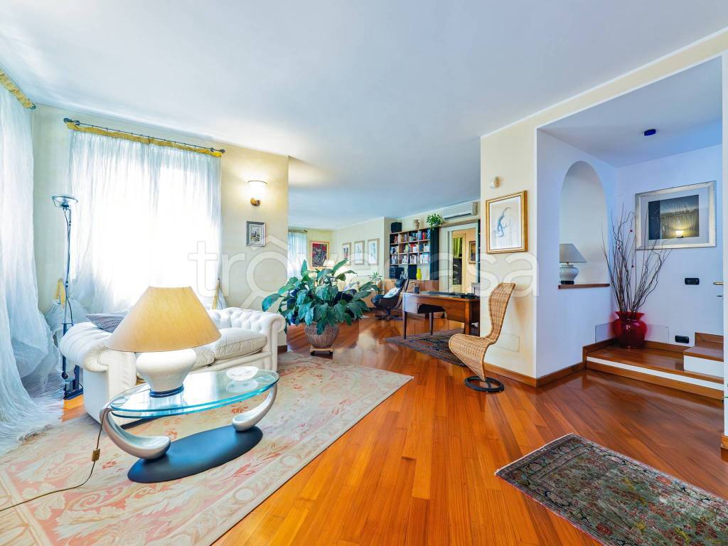 casa indipendente in vendita ad Origgio