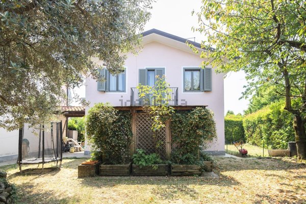 casa indipendente in vendita ad Origgio