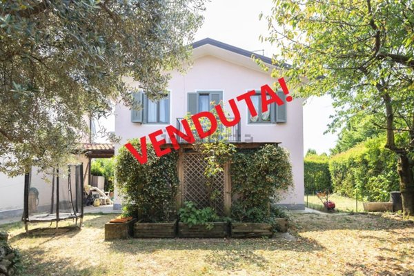 casa indipendente in vendita ad Origgio