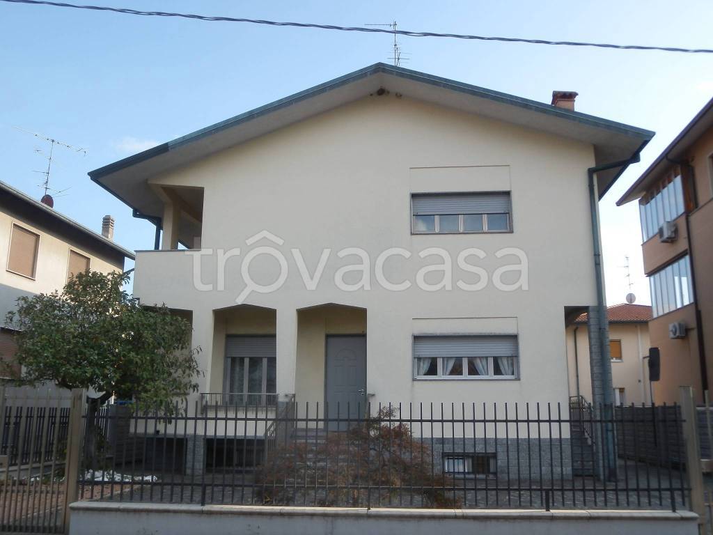 casa indipendente in vendita ad Origgio