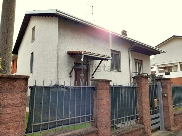 casa indipendente in vendita ad Origgio