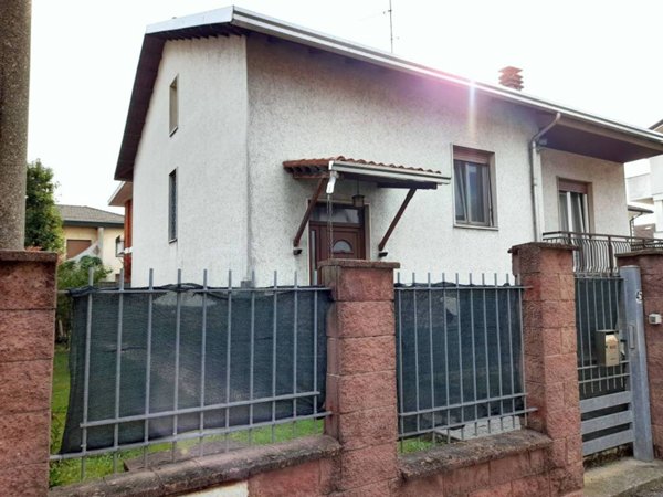 casa indipendente in vendita ad Origgio