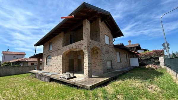 casa indipendente in vendita ad Origgio in zona Cascina Broggio