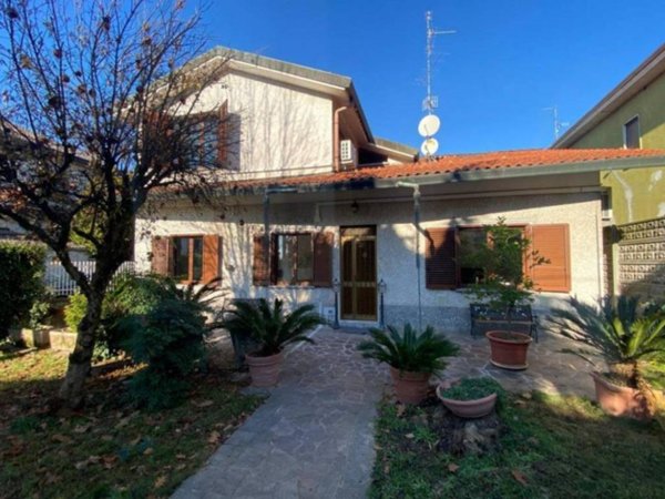 casa indipendente in vendita ad Origgio