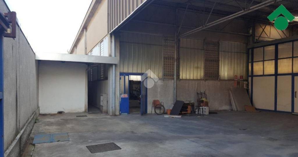 locale commerciale in vendita ad Origgio