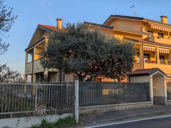 appartamento in vendita ad Origgio in zona Cascina Muschiona