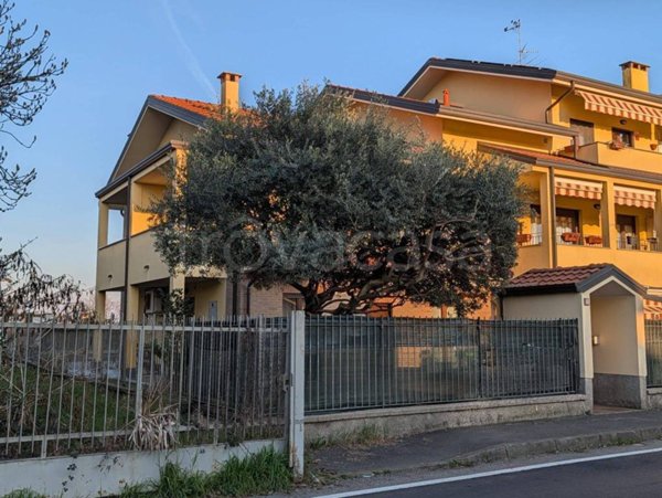appartamento in vendita ad Origgio in zona Cascina Muschiona