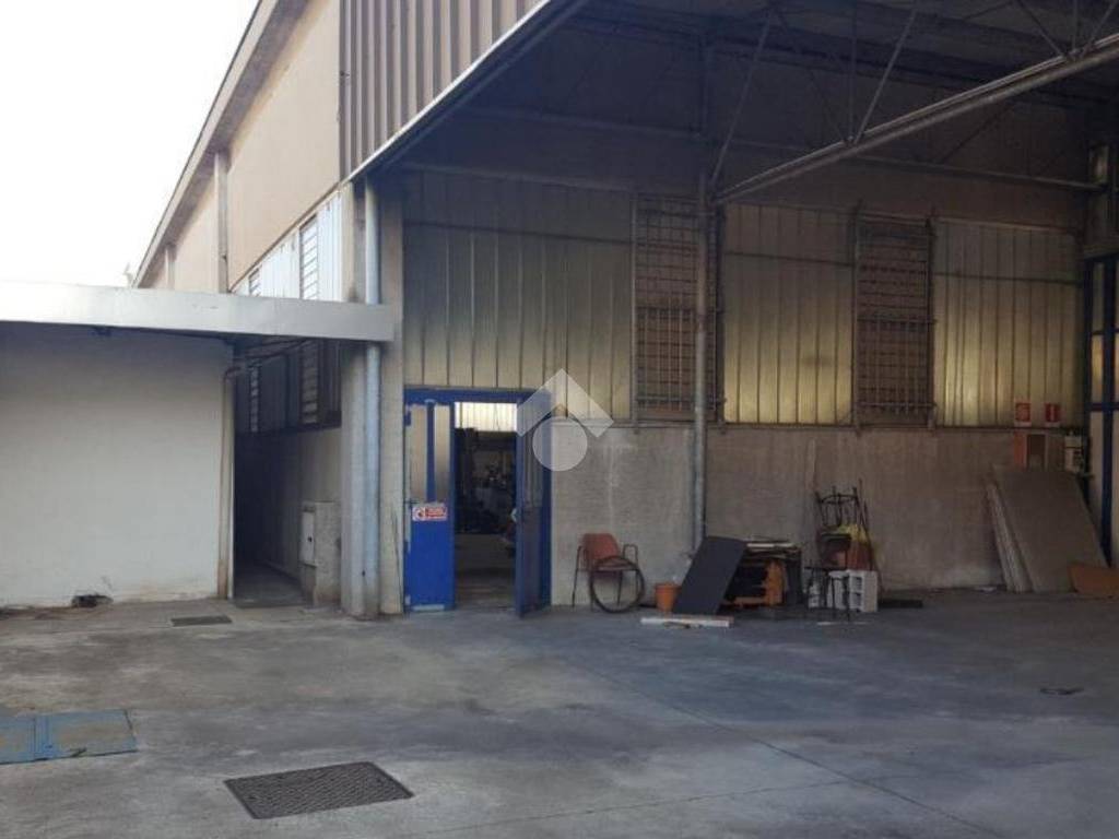 locale commerciale in vendita ad Origgio