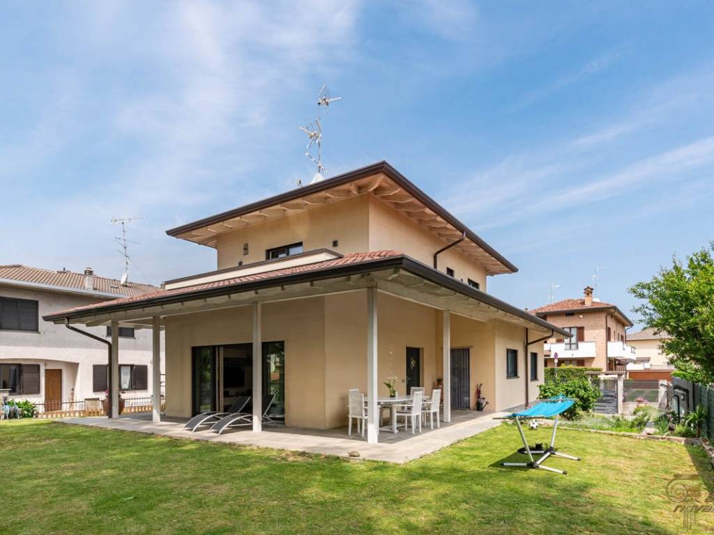 casa indipendente in vendita ad Origgio
