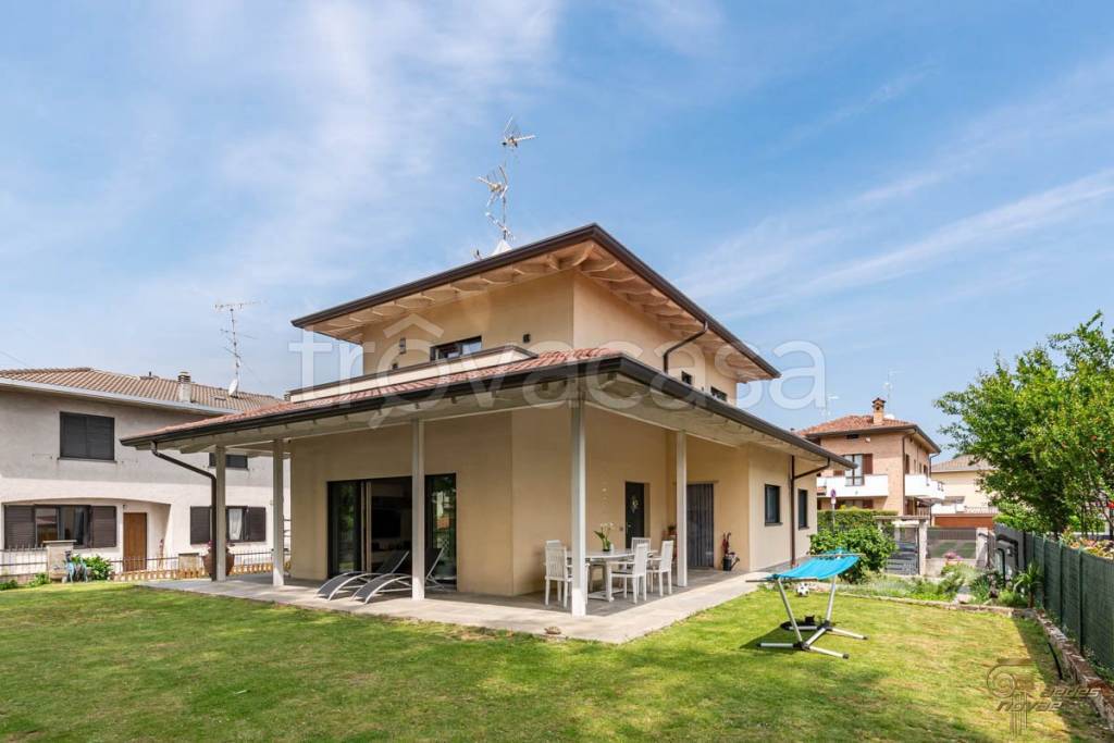 casa indipendente in vendita ad Origgio