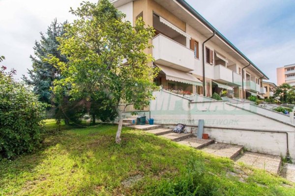 casa indipendente in vendita ad Origgio